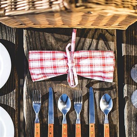 best outdoor picnic baskets.